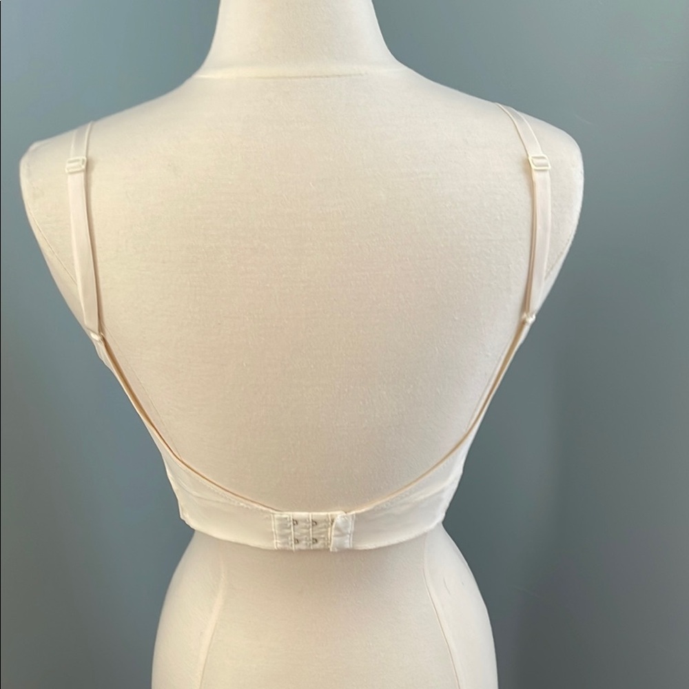 NWOT La Perla Cream Underwire Bra with Adjustable Straps